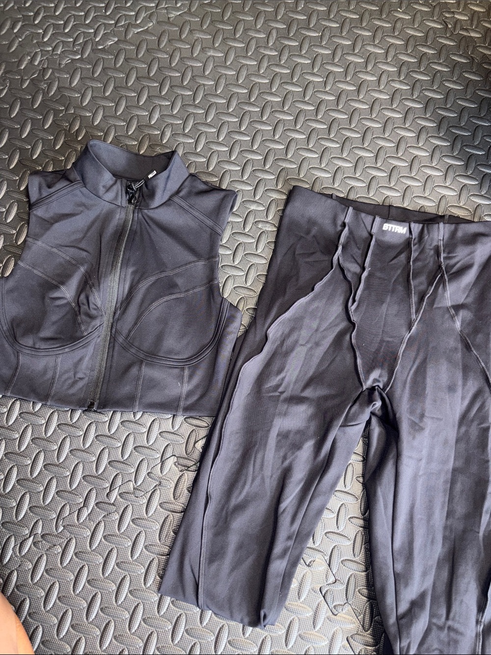 Women’s Black Athletic Zip Crop Top and High-Waist Yoga Pant Set leggings